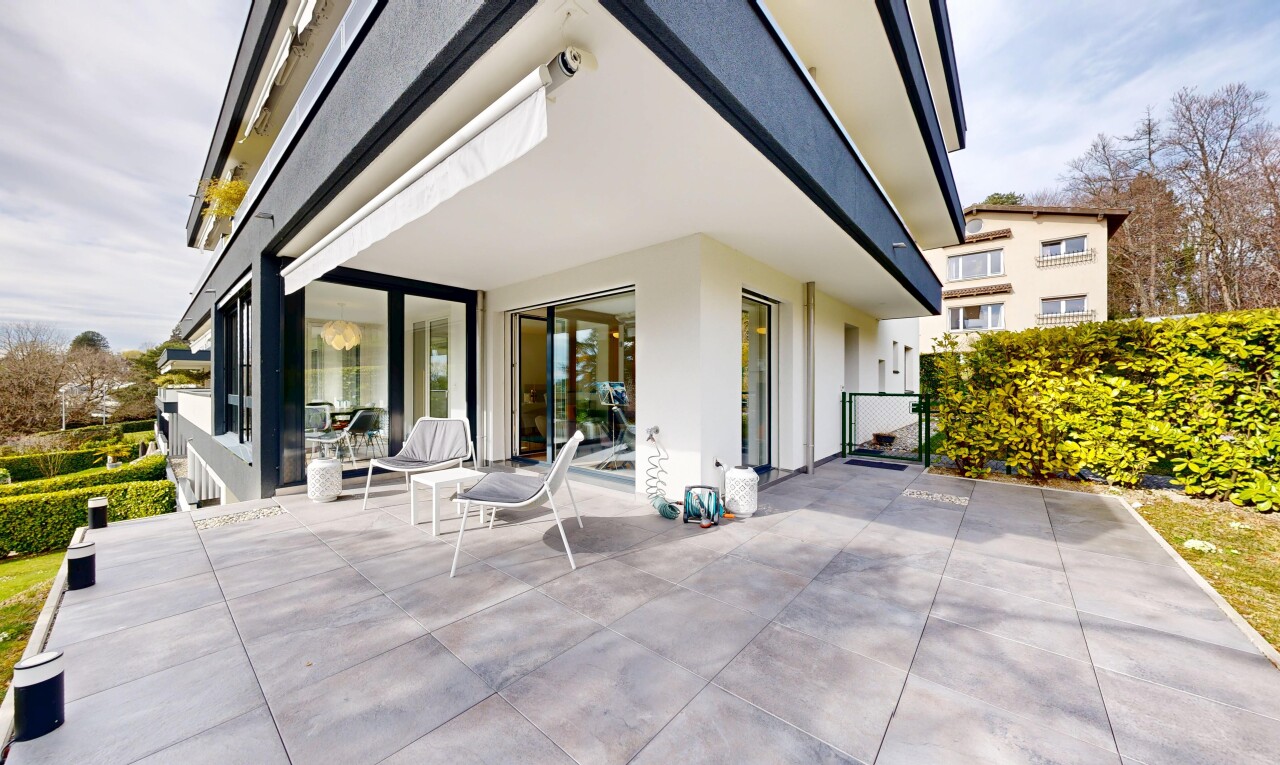 terrace featuring a patio and a gate