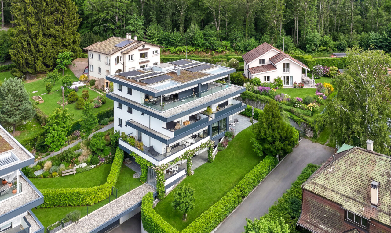Remarquable appartement de standing avec terrasses et jardin — Pully