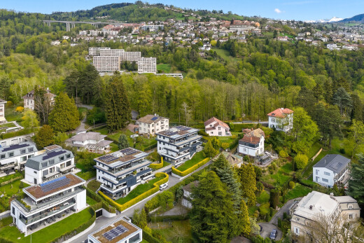 vue sur la montagne avec day time, aerial view, forest view, et vue sur la forêt