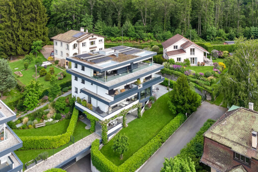 extérieur du bâtiment avec vue sur la forêt et forest view