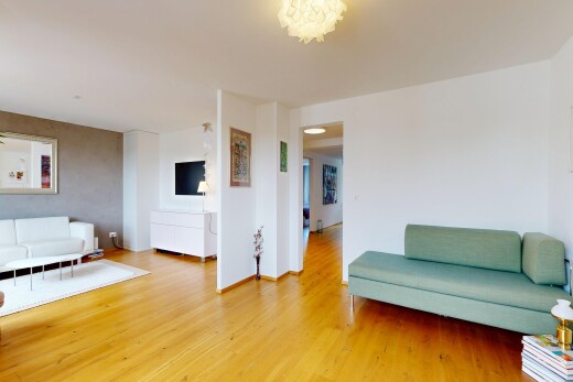 salon avec sol en finition bois, wood finish floor, cloison sèche, drywall, et inside property