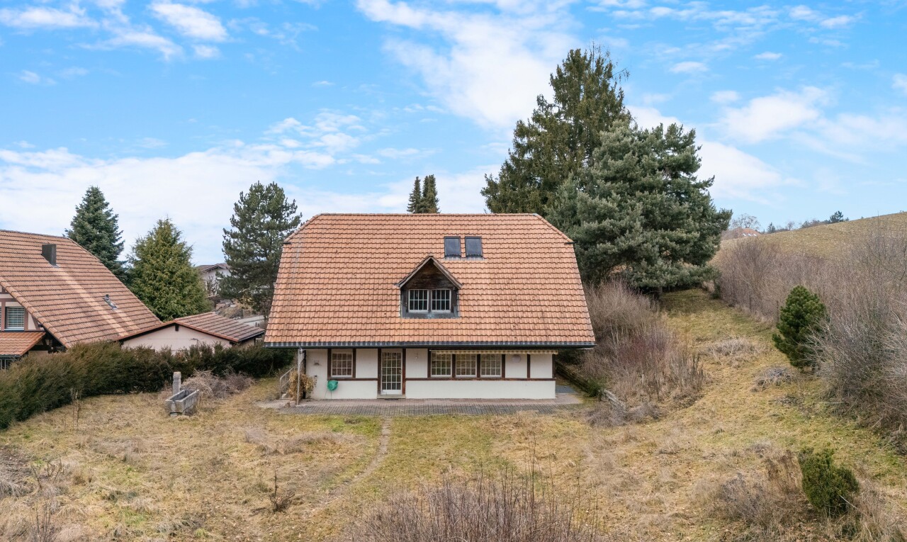 außenansicht mit day time, ziegeldach, und property visible