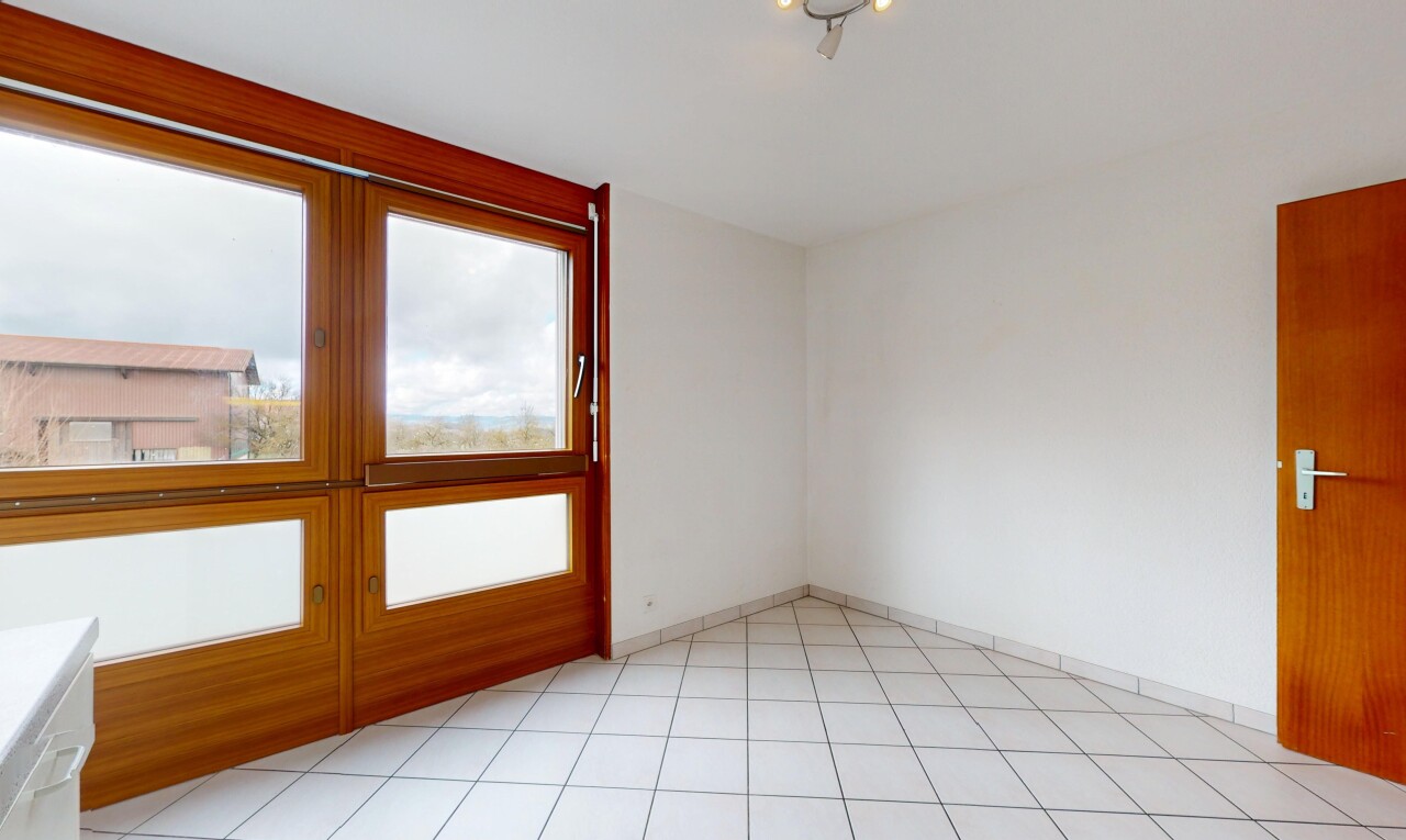 pièce vide avec inside property, lumière naturelle, natural light, cloison sèche, et drywall