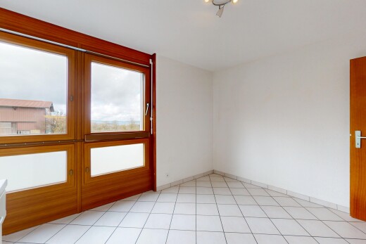 pièce vide avec inside property, lumière naturelle, natural light, cloison sèche, et drywall