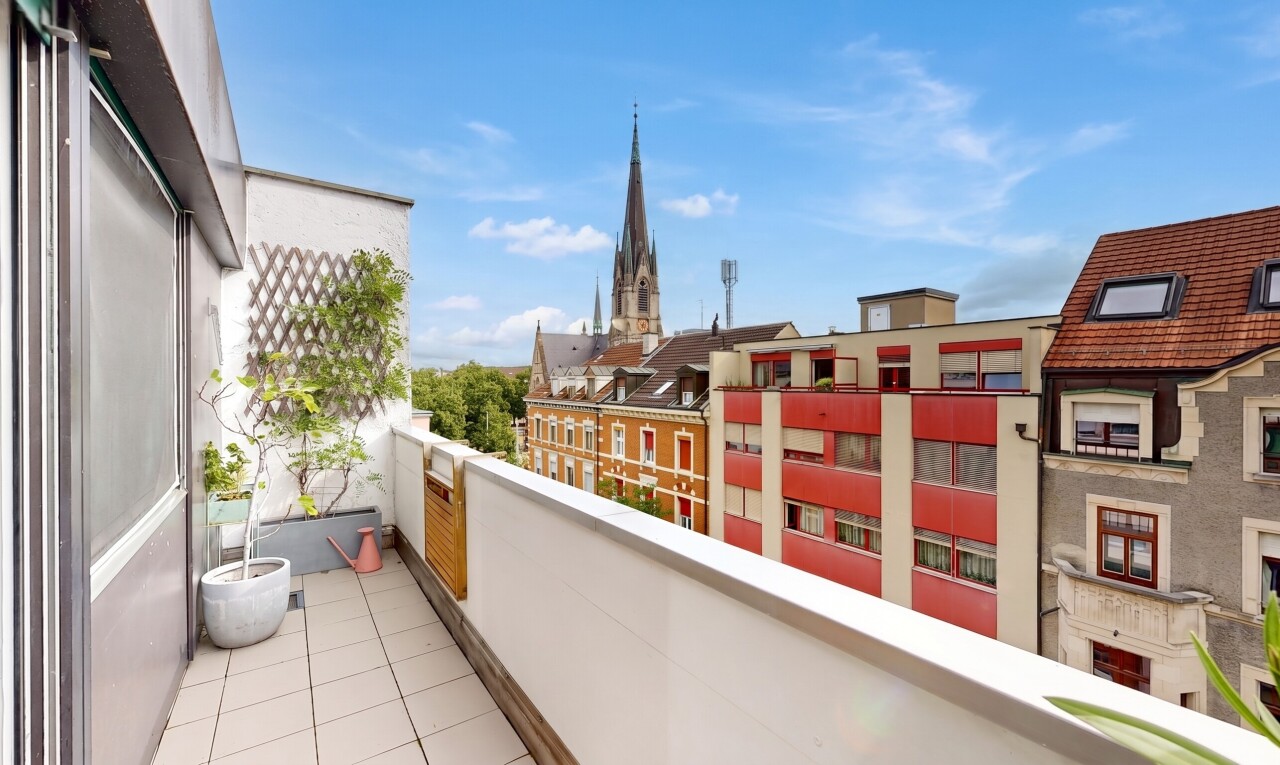 balkon mit from property, balkon, und day time