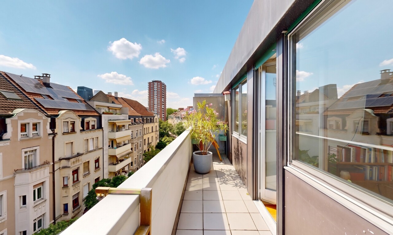 balkon mit balkon, day time, und from property