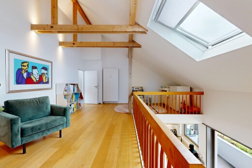 halle / korridor mit inside property, wood finish floor, holzfußboden, beamed ceiling, und balkendecke