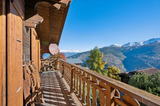 balcony featuring a mountain view