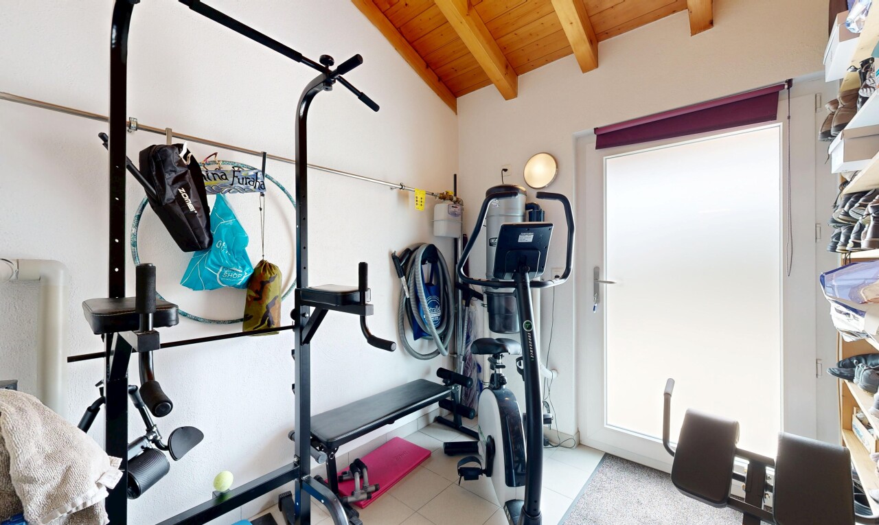 fitnessstudio mit inside property, wood ceiling, holzdecke, drywall, und gipskartonwand