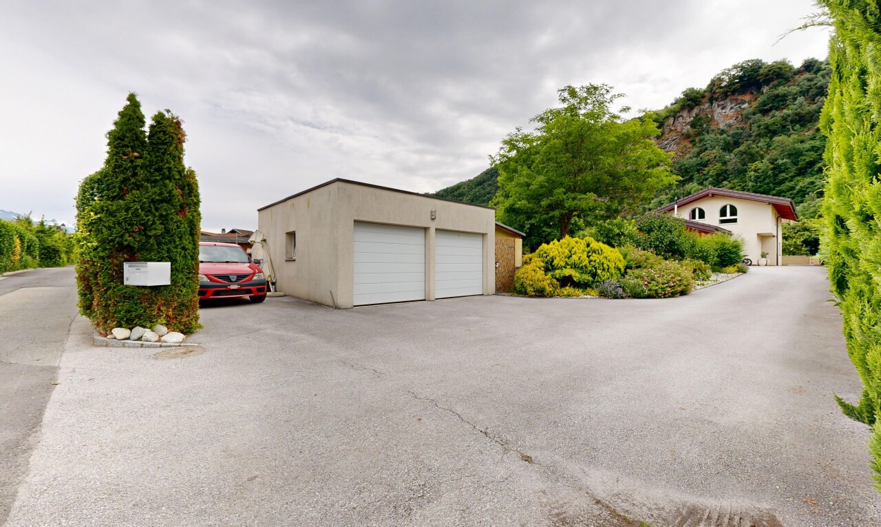 außenansicht mit overcast, außenansicht, freistehende garage, und property visible
