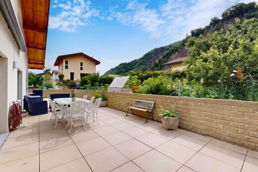 terrasse mit essbereich im freien, from property, day time, blick auf die berge, und mountain view