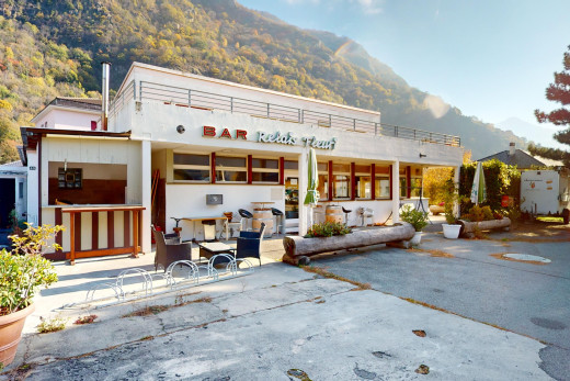 außenansicht mit blick auf die berge