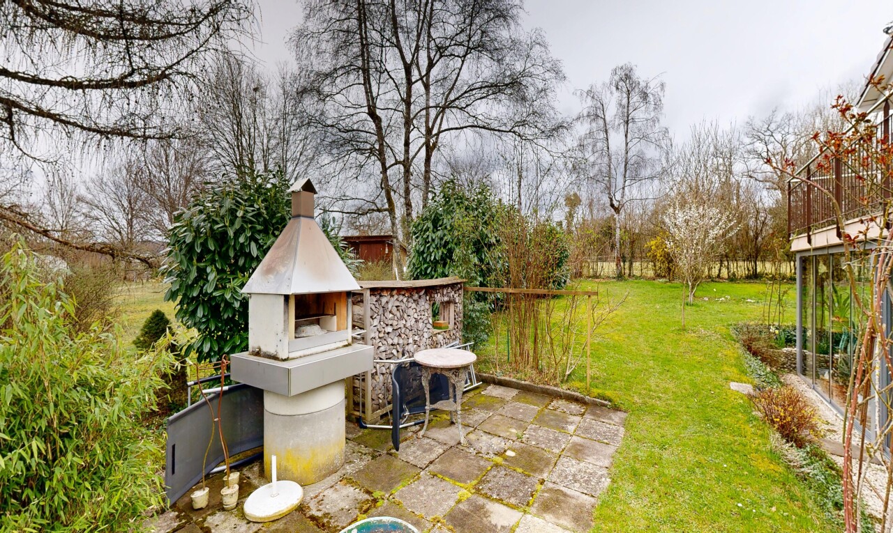 jardin avec overcast, pelouse, from property, et terrasse