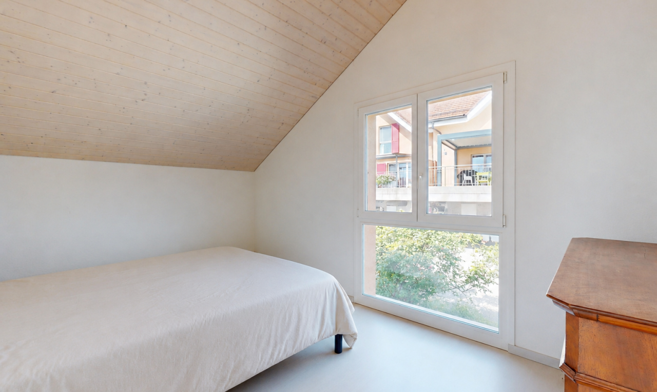 chambre avec lumière naturelle, natural light, inside property, pièce supplémentaire, et cloison sèche