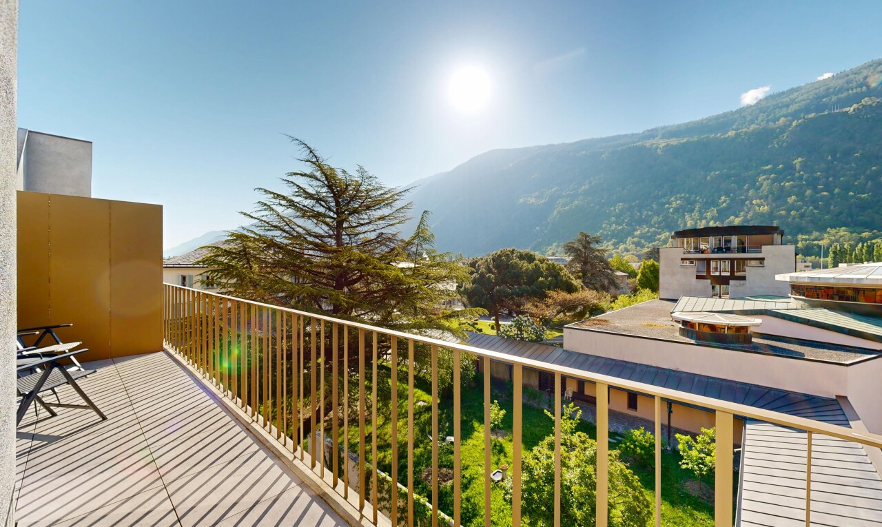 balcon avec mountain view, vue sur la montagne, day time, et from property