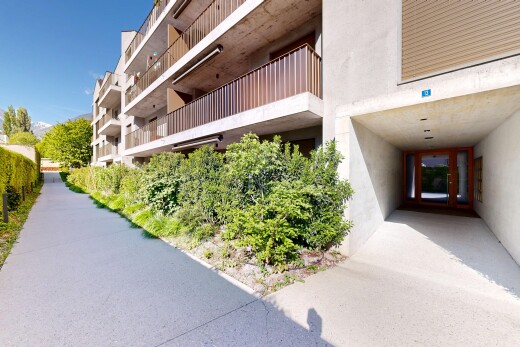 extérieur du bâtiment avec from community, vue sur le complexe d'appartements, apartment complex view, et day time