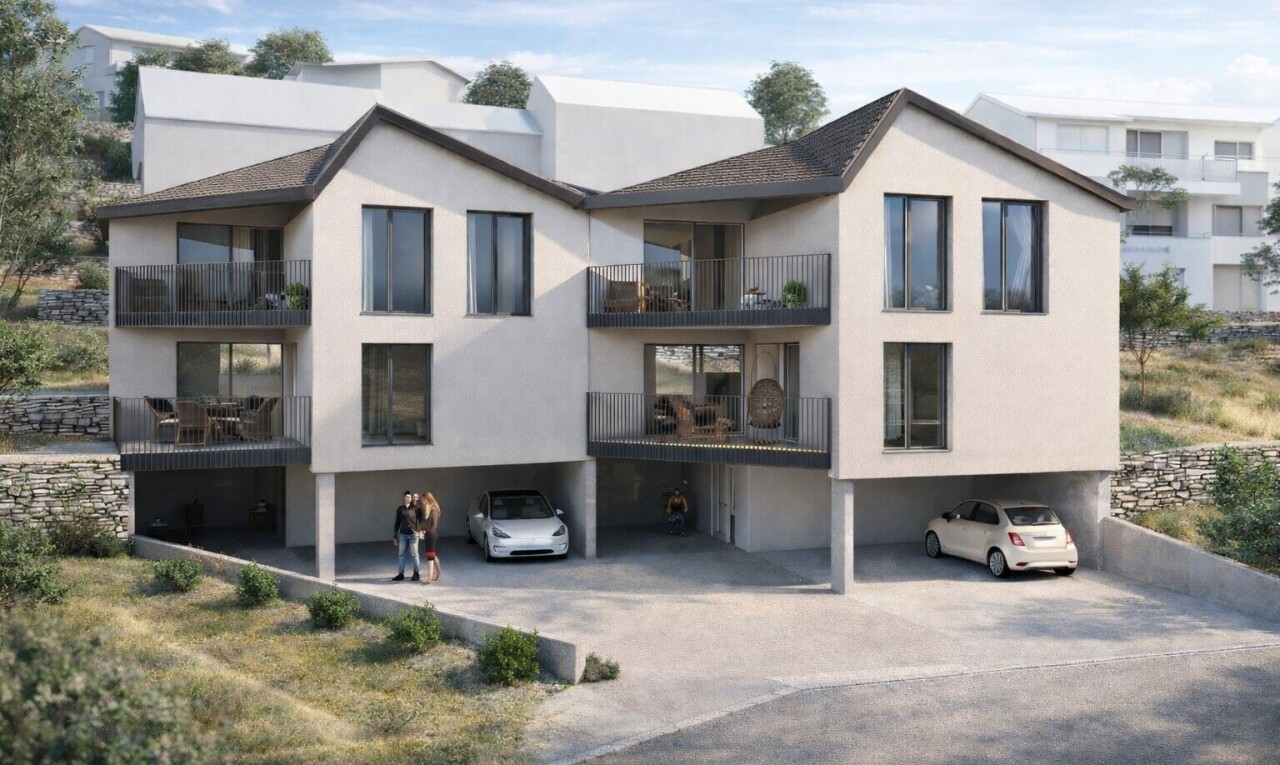 façade avec abri de voiture intégré, day time, bardage en stuc, balcon, et rendered