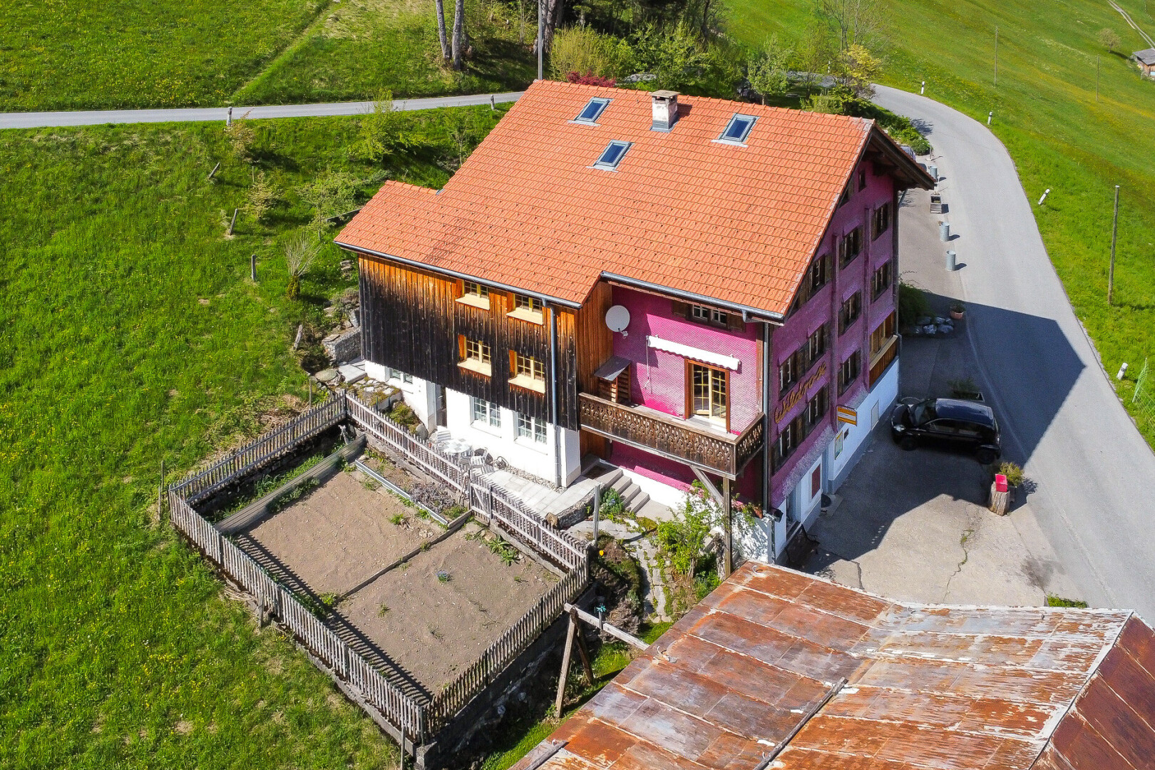 façade avec pelouse