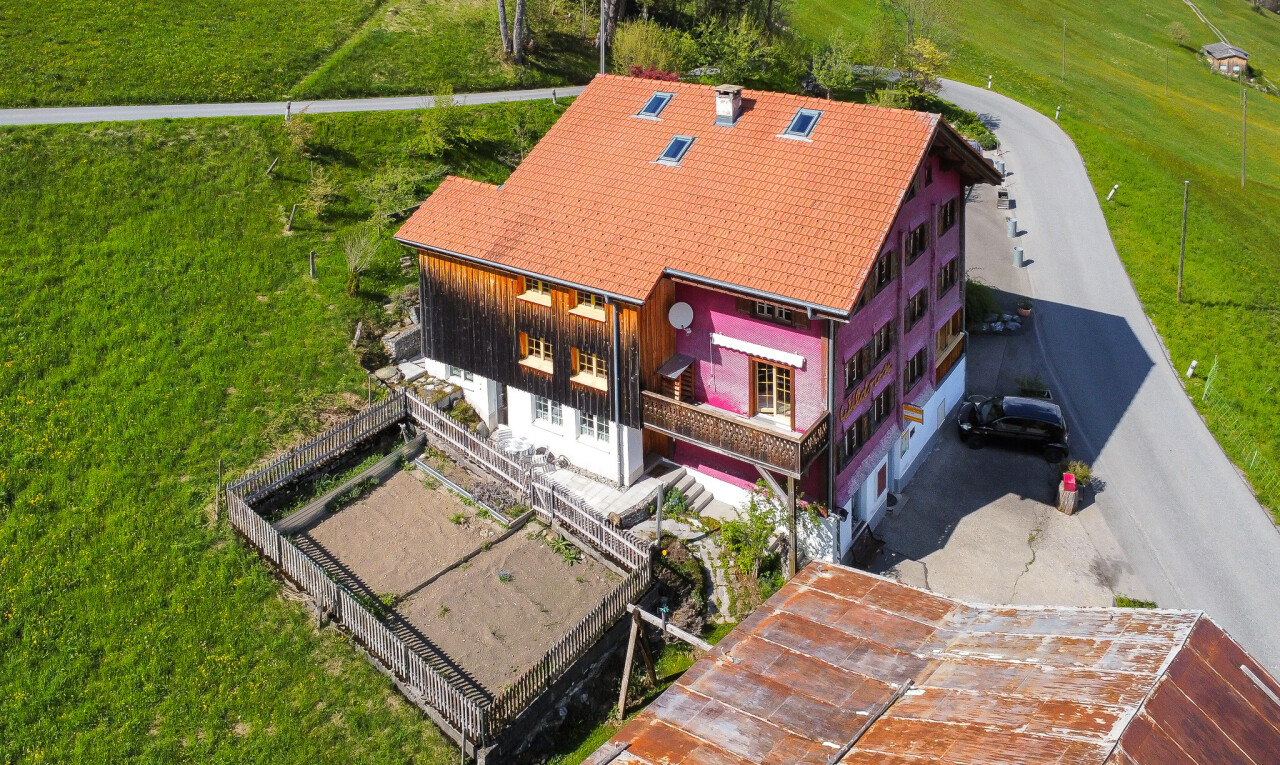 façade avec pelouse
