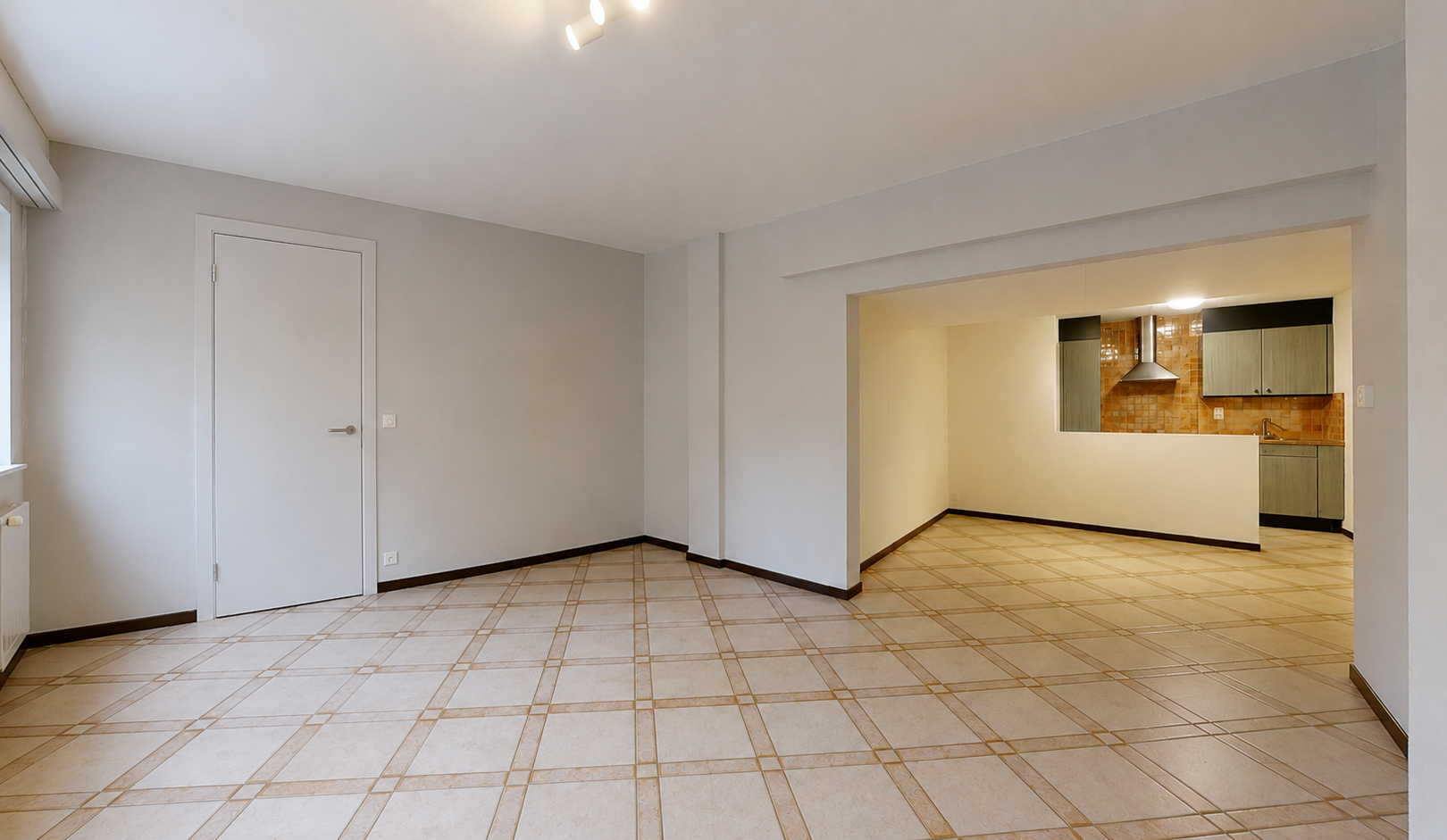 pièce vide avec sous-sol, drywall, cloison sèche, inside property, et light floor