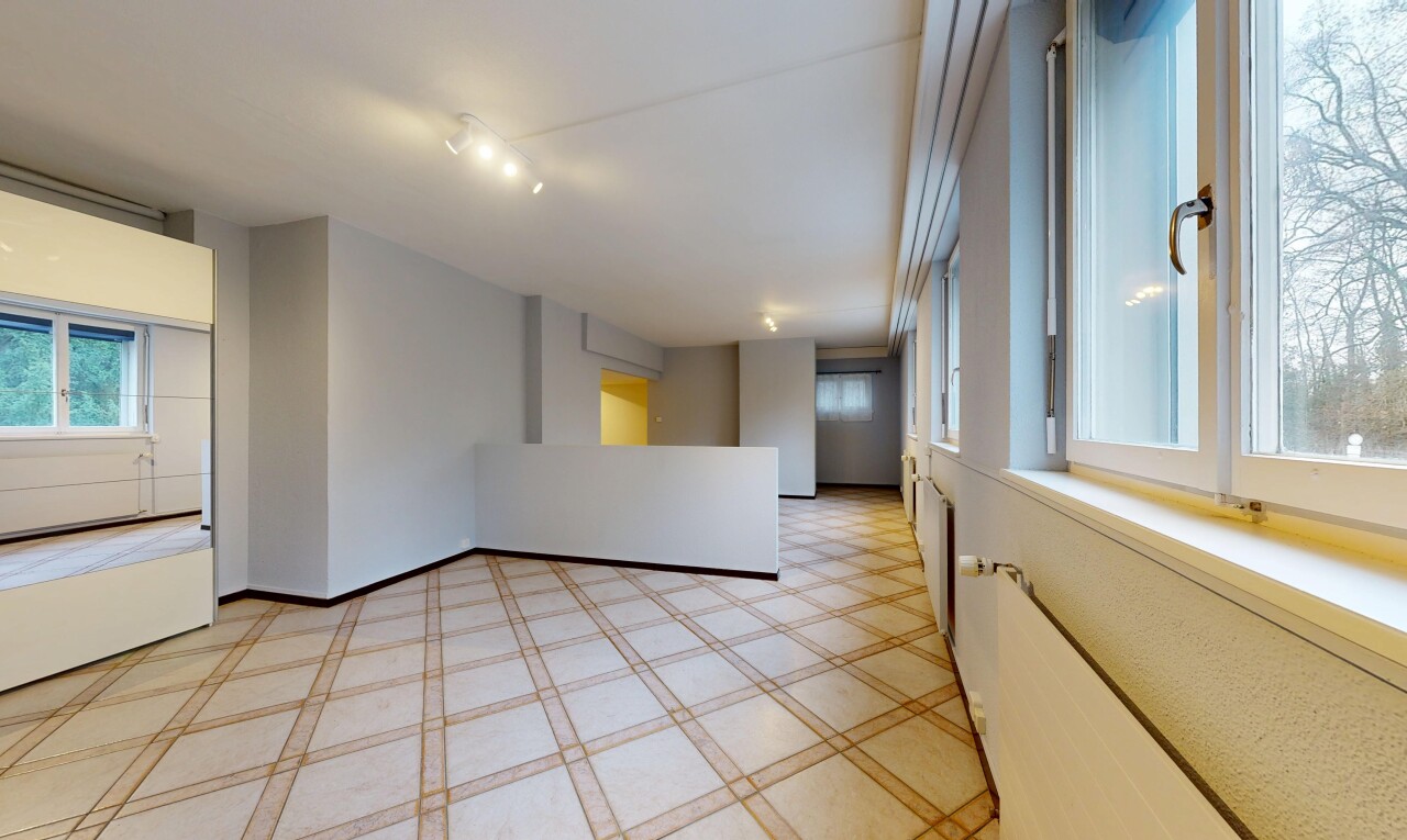 pièce vide avec natural light, lumière naturelle, inside property, drywall, et cloison sèche