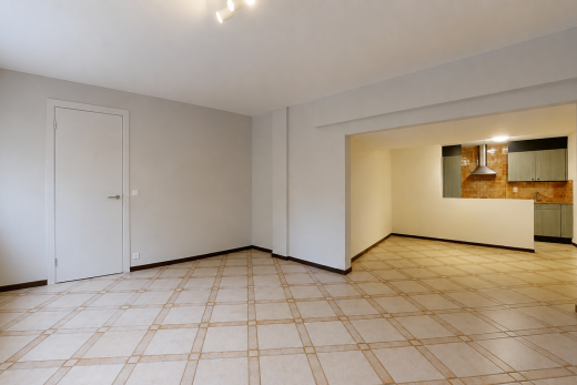 pièce vide avec sous-sol, drywall, cloison sèche, inside property, et light floor