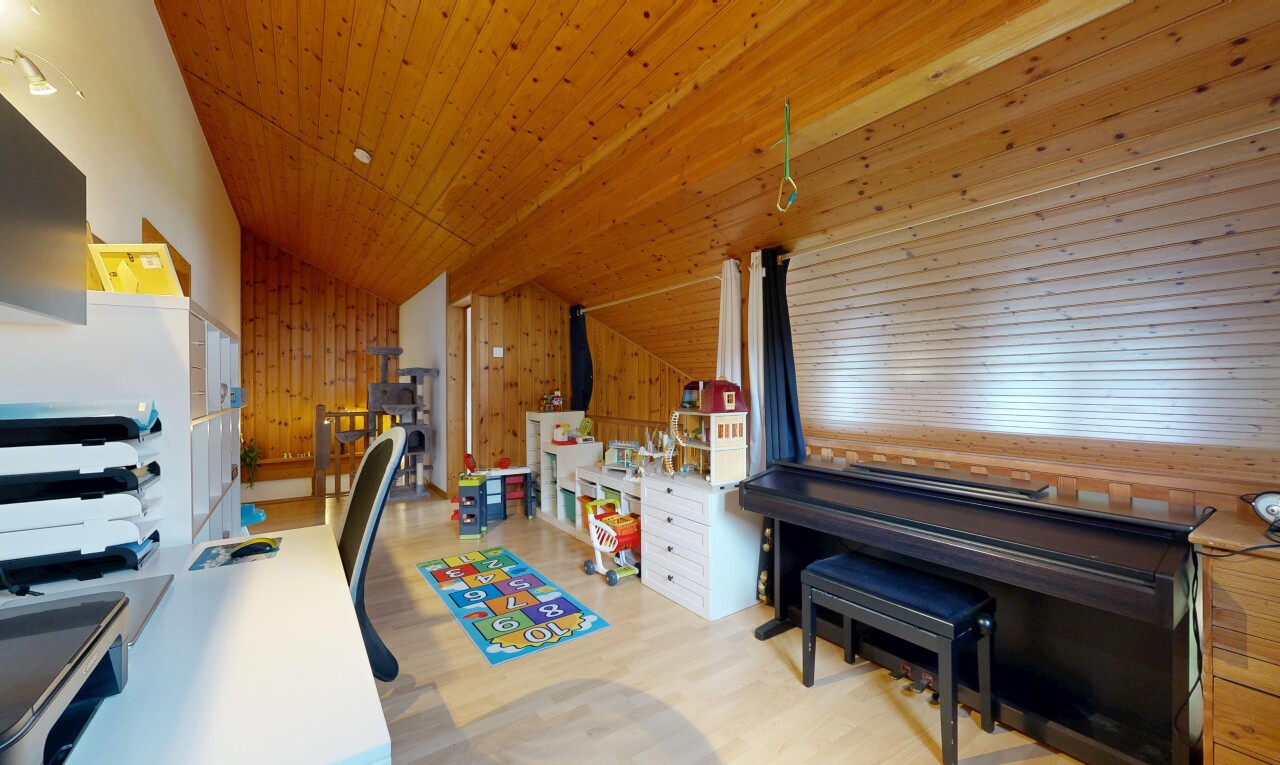 bureau avec vaulted ceiling, wood finish floor, wood wall, inside community, et light floor