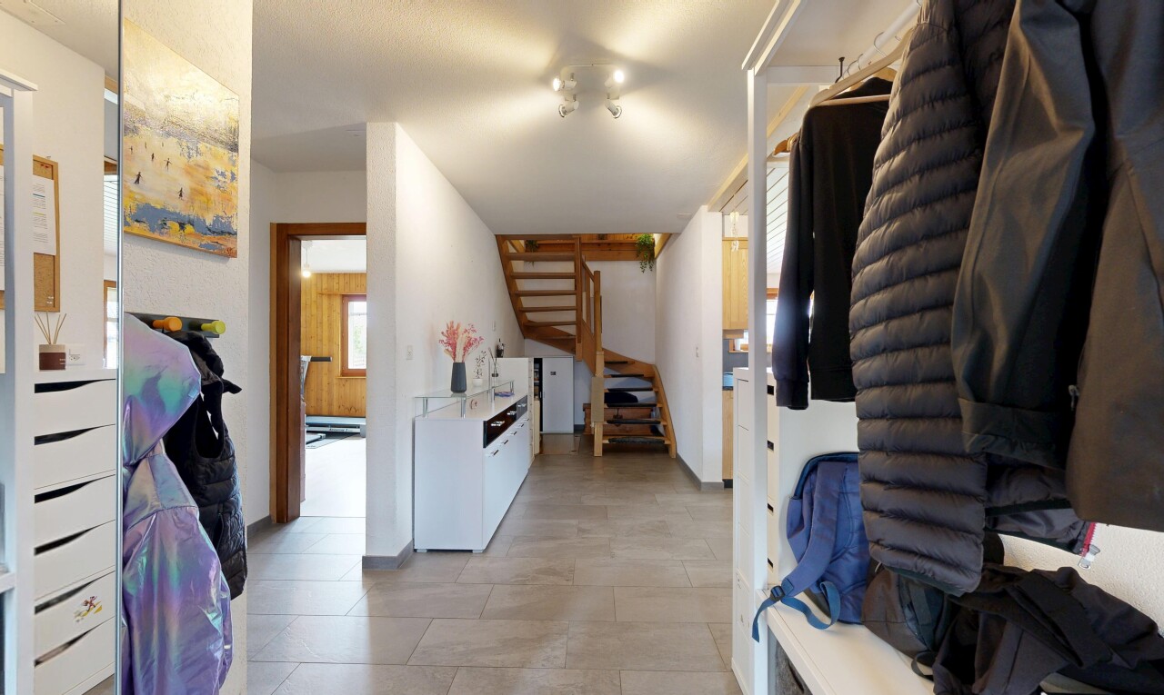 couloir avec inside property, lumière naturelle, natural light, cloison sèche, et drywall