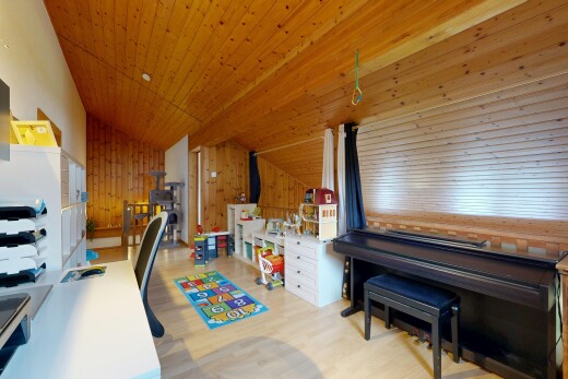 bureau avec vaulted ceiling, wood finish floor, wood wall, inside community, et light floor