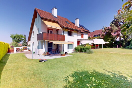 außenansicht mit balkon, schornstein, property visible, rasen, und terrasse