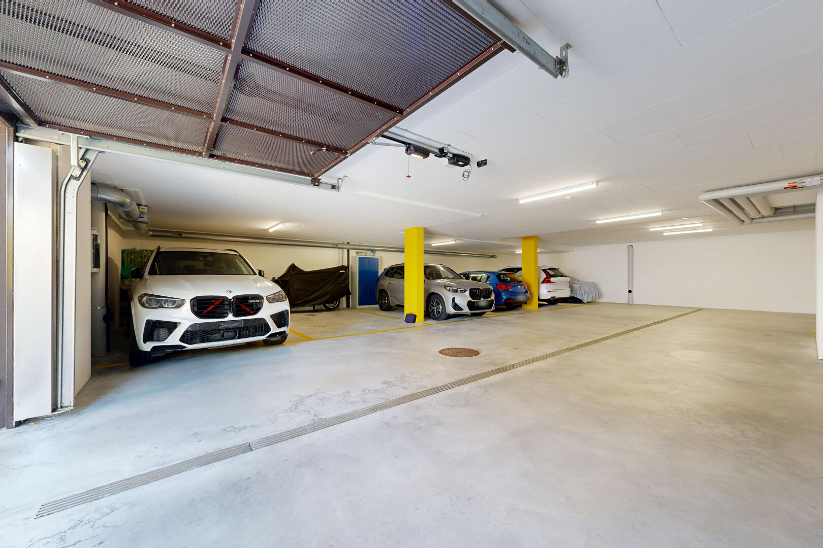 parking avec parking souterrain et inside property