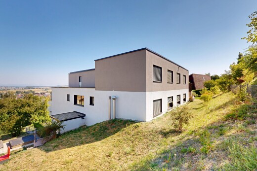 façade avec bardage en stuc, day time, property visible, et pelouse