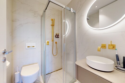 bad mit komplettes badezimmer, fliesenwand, tile wall, dusche, und schminktisch