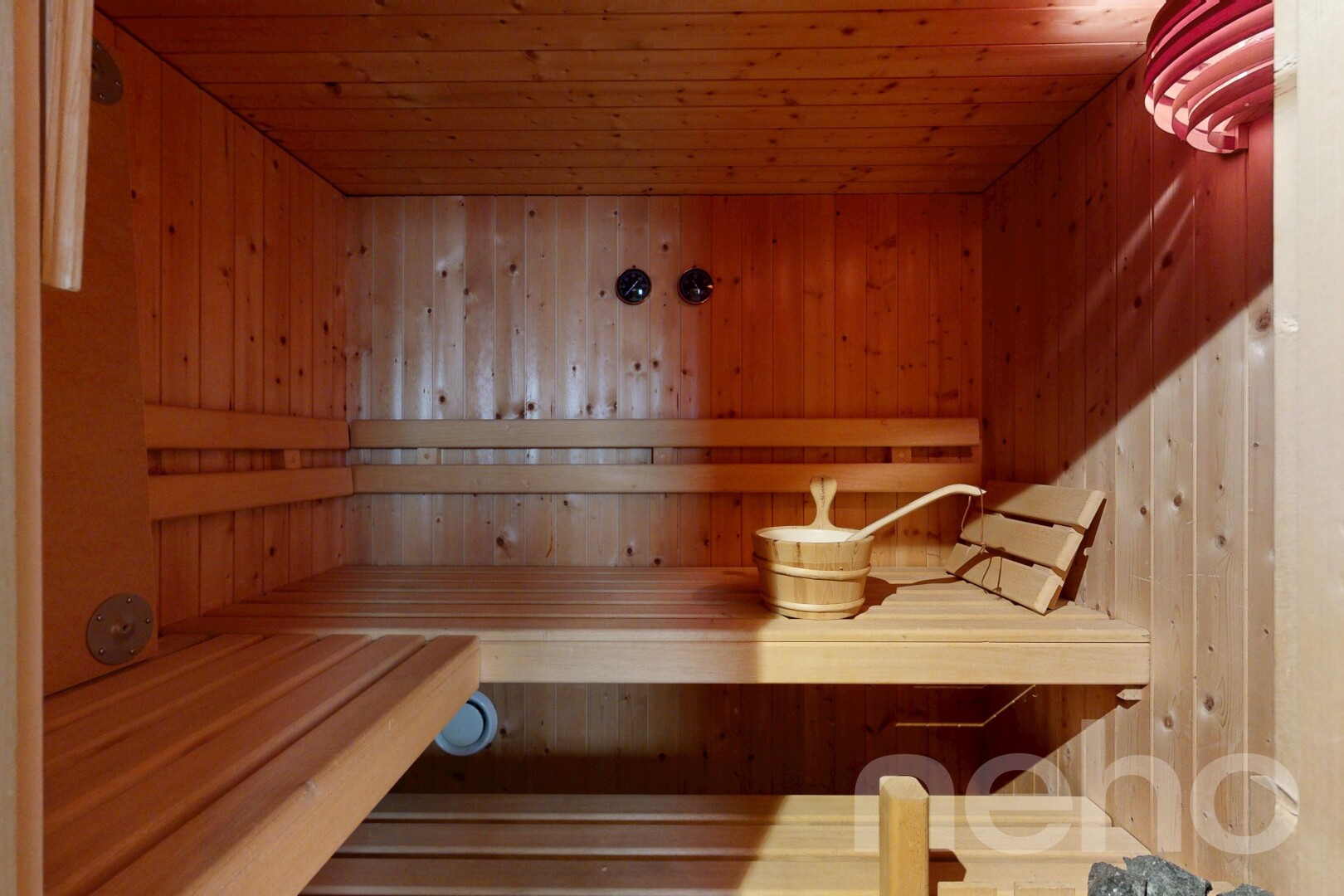 einzelheiten mit holzwand, wood wall, holzdecke, wood ceiling, und high end ceiling