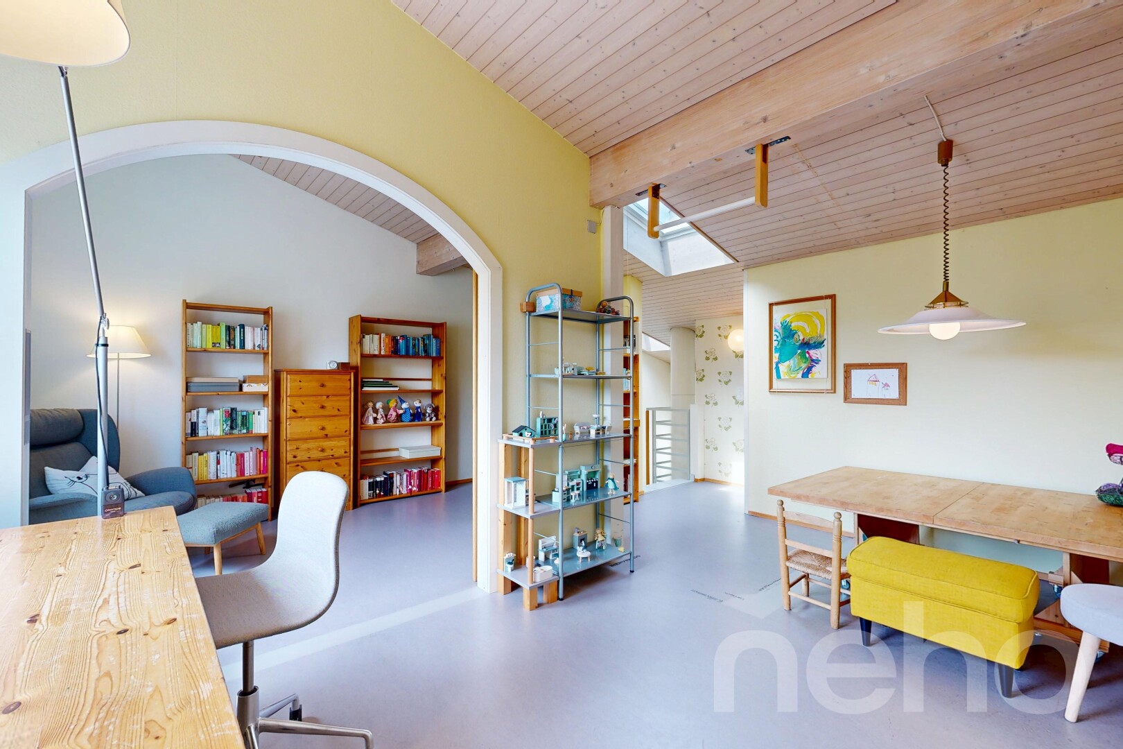 esszimmer mit pendelleuchte, drywall, gipskartonwand, high end ceiling, und gewölbte gehwege