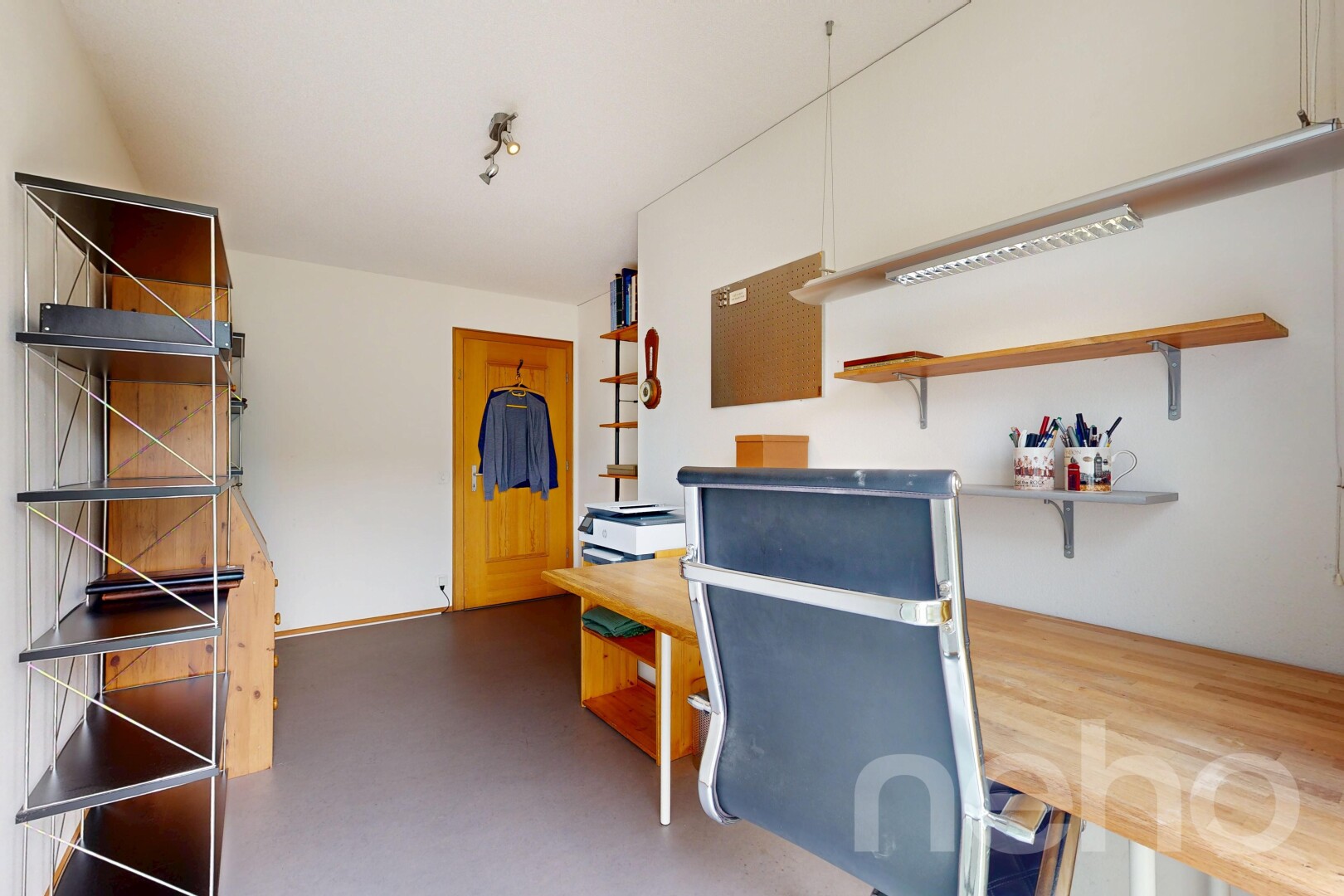 büro mit gipskartonwand, drywall, inside property, betonboden, und concrete floor