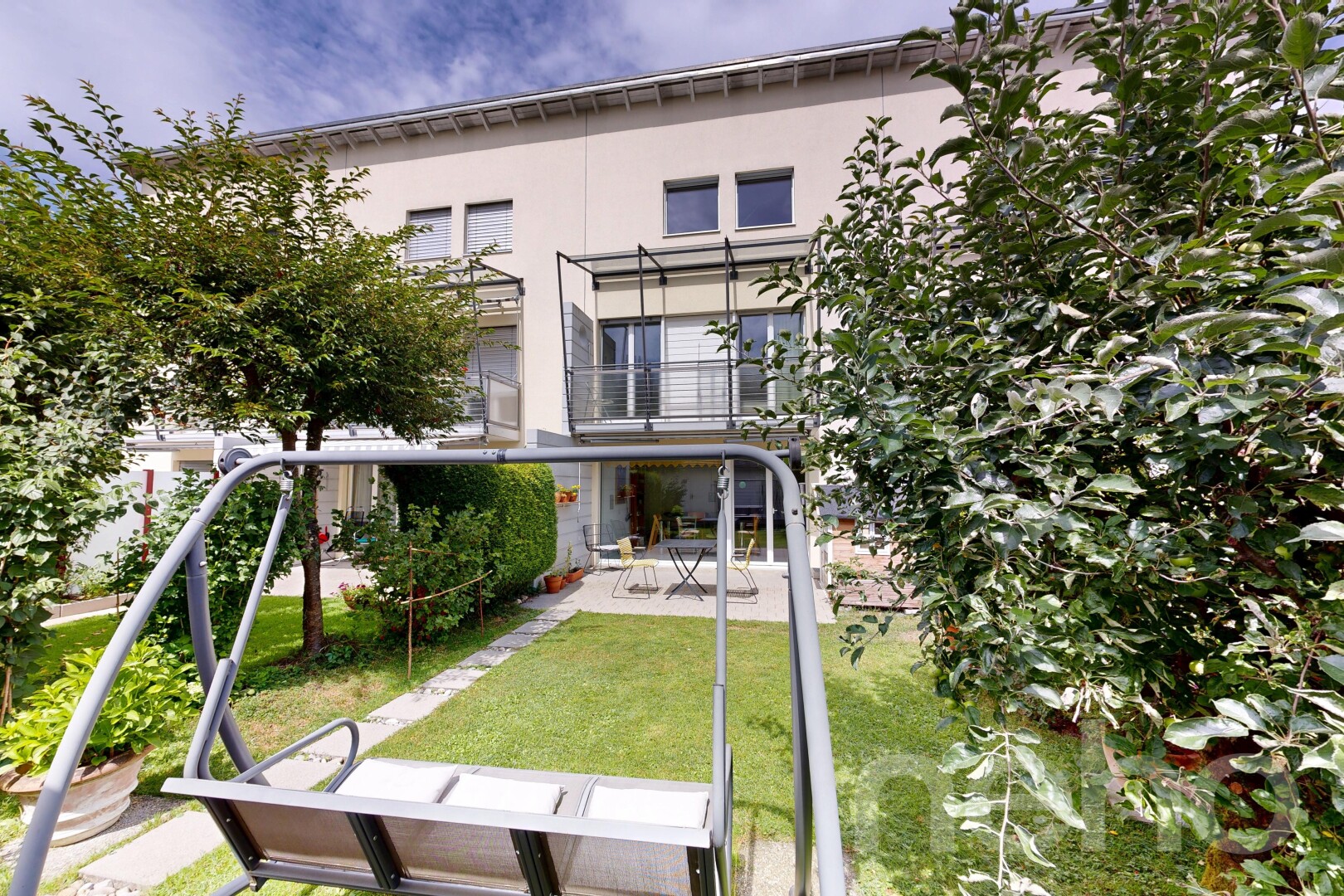außenansicht mit rasen, balkon, day time, und terrasse