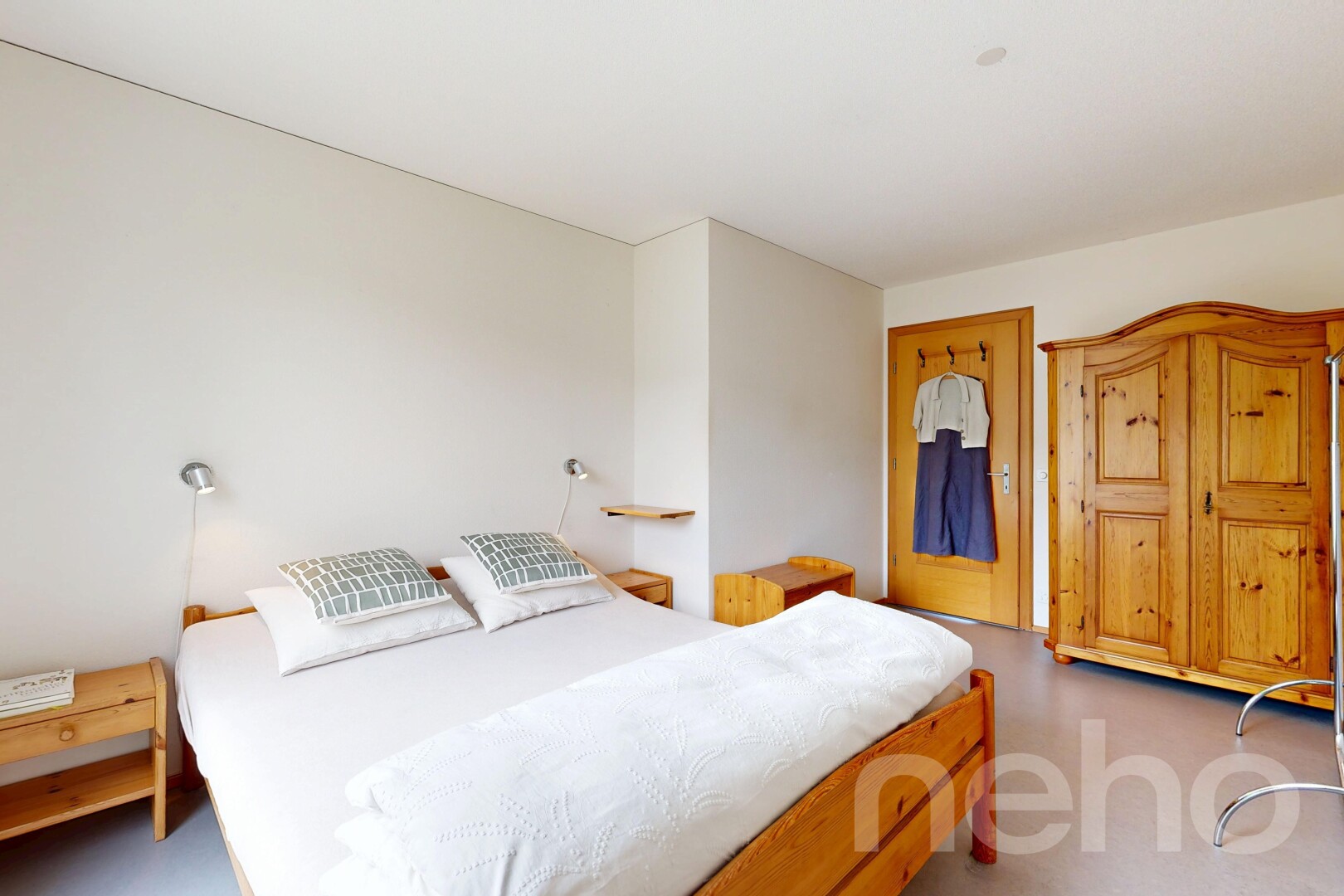 zimmer / schlafzimmer mit gipskartonwand, drywall, inside property, und light floor