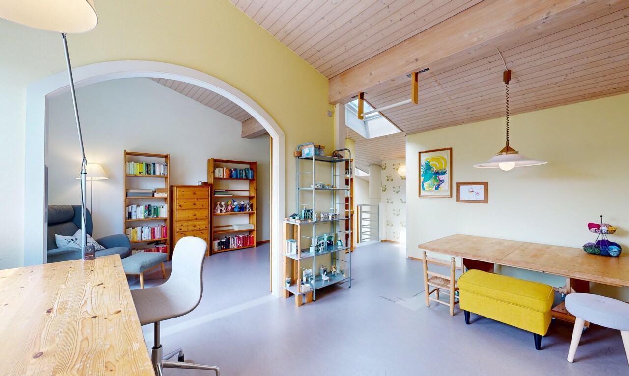 esszimmer mit pendelleuchte, drywall, gipskartonwand, high end ceiling, und gewölbte gehwege
