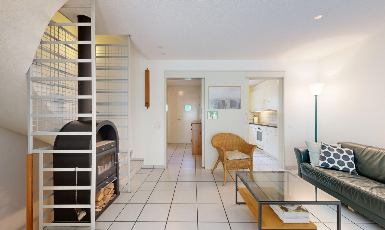 wohnzimmer mit gipskartonwand, drywall, light floor, fliesenboden, und tile floor