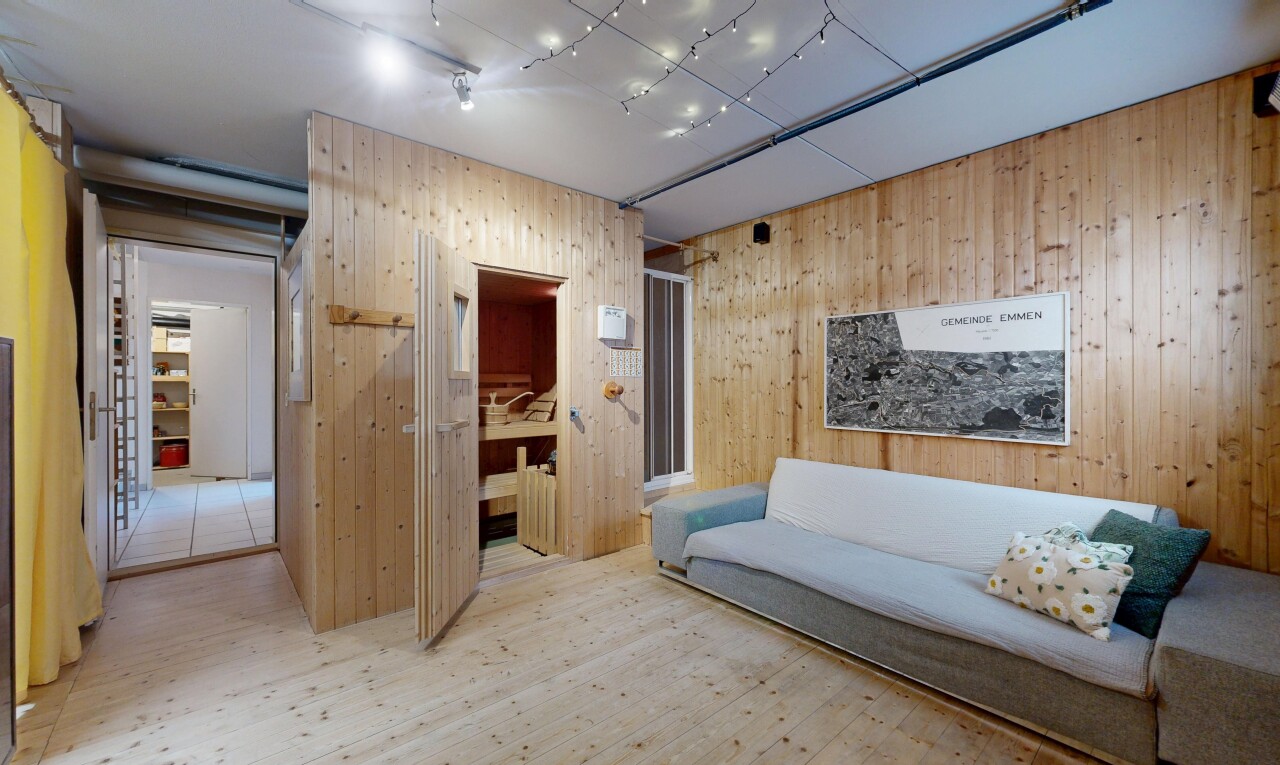 wohnzimmer mit holzfußboden, wood finish floor, holzwand, wood wall, und dated wood wall