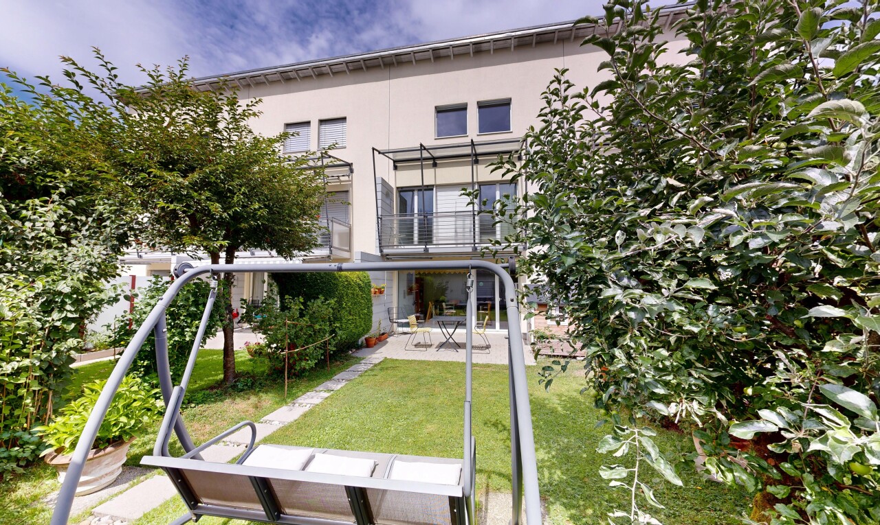 außenansicht mit rasen, balkon, day time, und terrasse