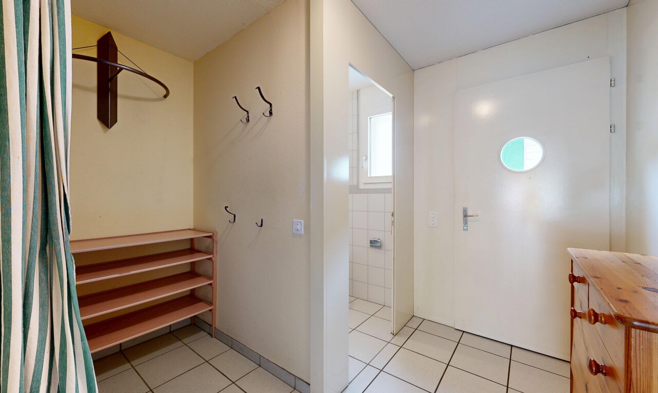 halle / korridor mit light floor, gipskartonwand, drywall, fliesenboden, und tile floor