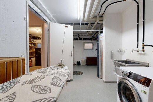 wäschekammer mit tumbler, keller, concrete floor, betonboden, und inside property