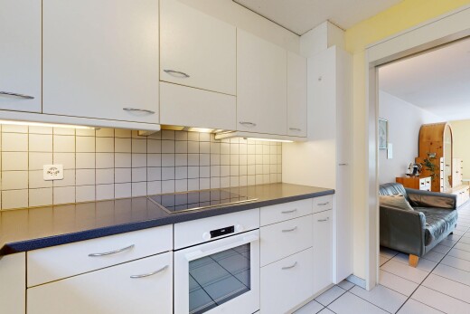 küche mit dark countertops, arbeitsplatten, ofen, white cabinets, und weiße schränke