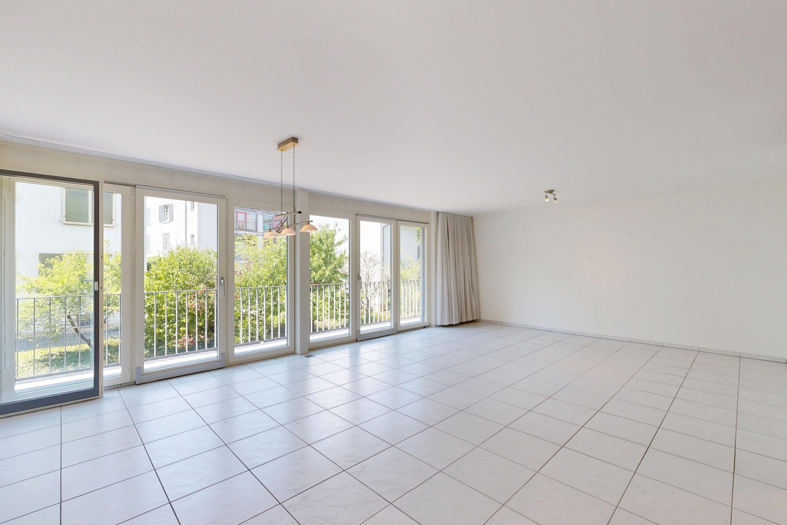 leerer raum mit gipskartonwand, drywall, light floor, inside property, und fliesenboden