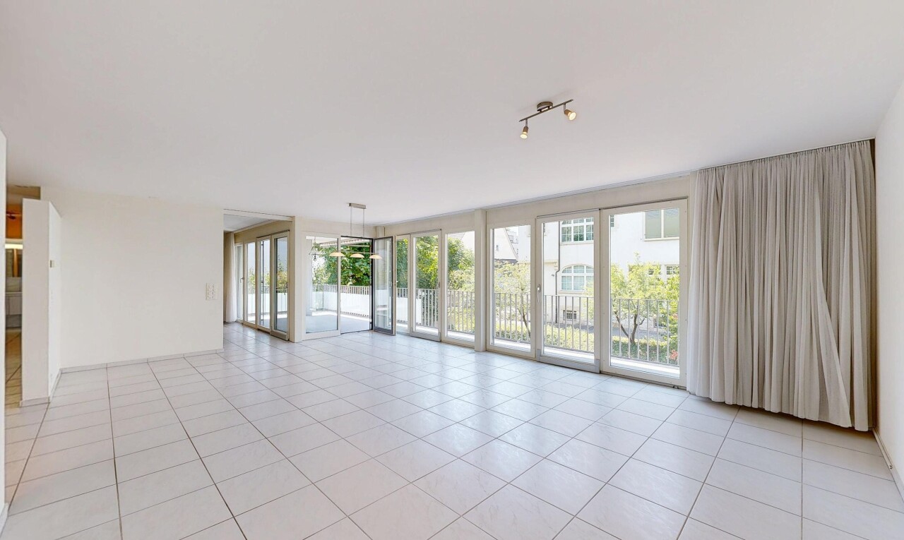 leerer raum mit deckenbeleuchtung, gipskartonwand, drywall, light floor, und inside property