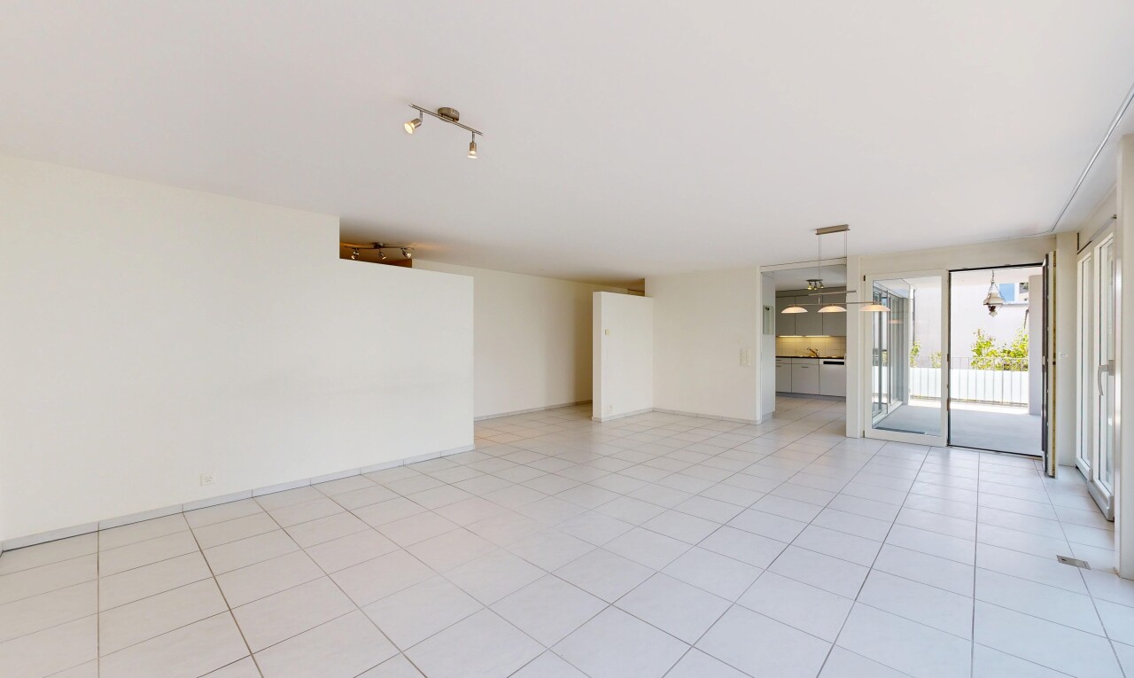 leerer raum mit deckenbeleuchtung, drywall, gipskartonwand, light floor, und inside property