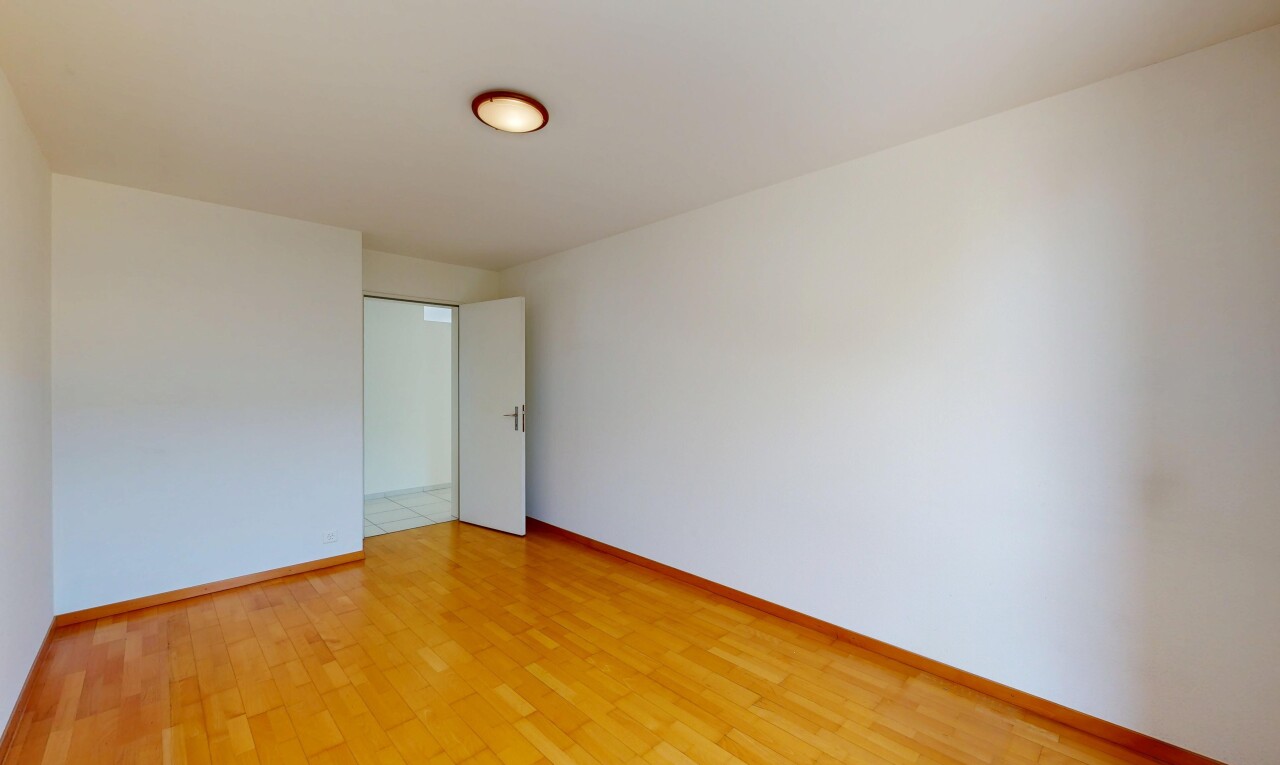 leerer raum mit holzfußboden, wood finish floor, gipskartonwand, drywall, und sockelleisten