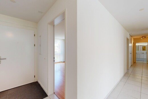 halle / korridor mit gipskartonwand, drywall, inside property, fliesenboden, und tile floor